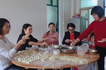 銳天歡聚一堂過冬至，其樂融融包餃子